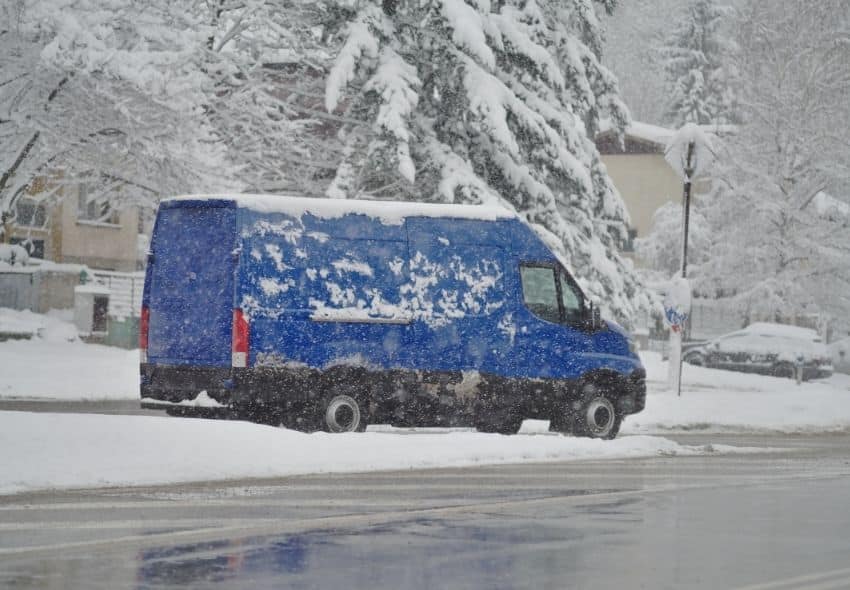 Travail impossible à cause du mauvais temps : obligations et solutions pour les entreprises du BTP