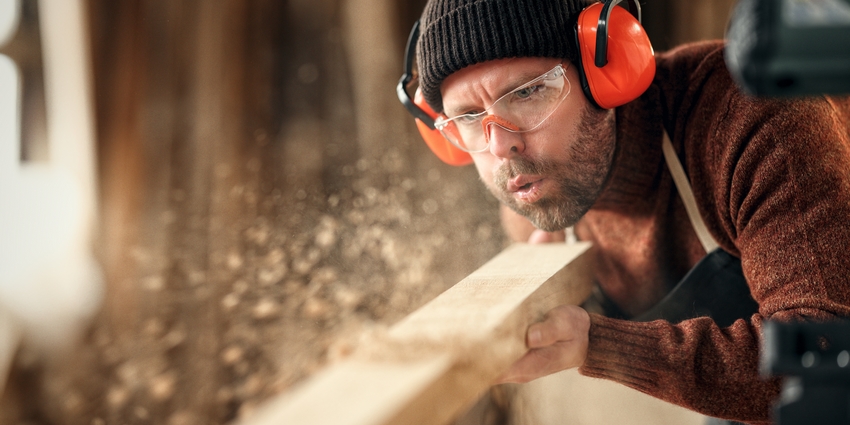 Poussières de bois : Évaluez le risque d’exposition dans votre atelier à l’aide d’un guide